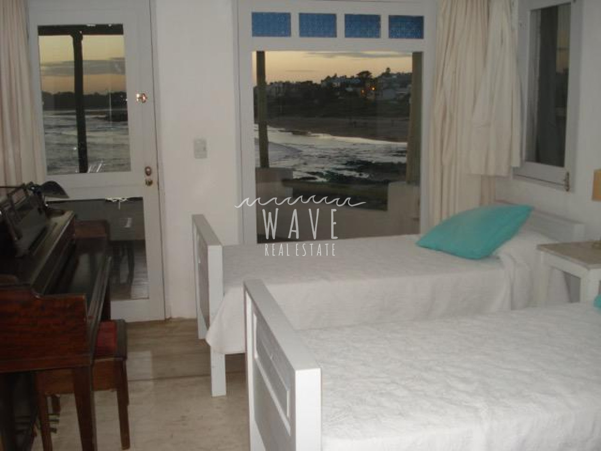 Casa ID.4875 - Alquiler de Casa con 7 dormitorios en La Barra, ubicada frente al mar