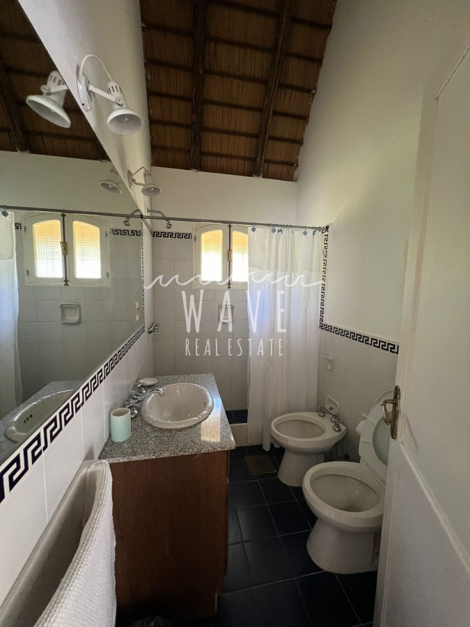 Casa ID.892 - Casa en Alquiler temporal , con 2 dormitorios en La Barra , además jardín y parrillero 