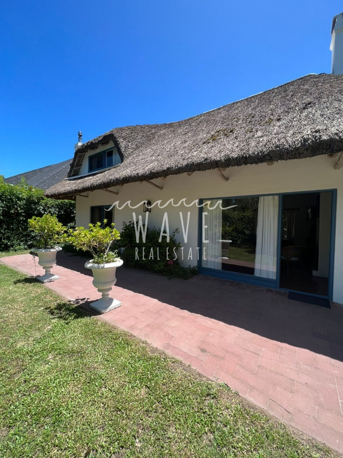 Casa ID.1532 - La Barra 3 dormitorios y 2 baños, jardín, parrillero. 