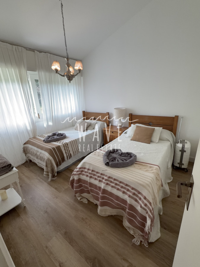 Casa ID.5473 - Venta de casa de 5 dormitorios en El Golf, Punta del Este