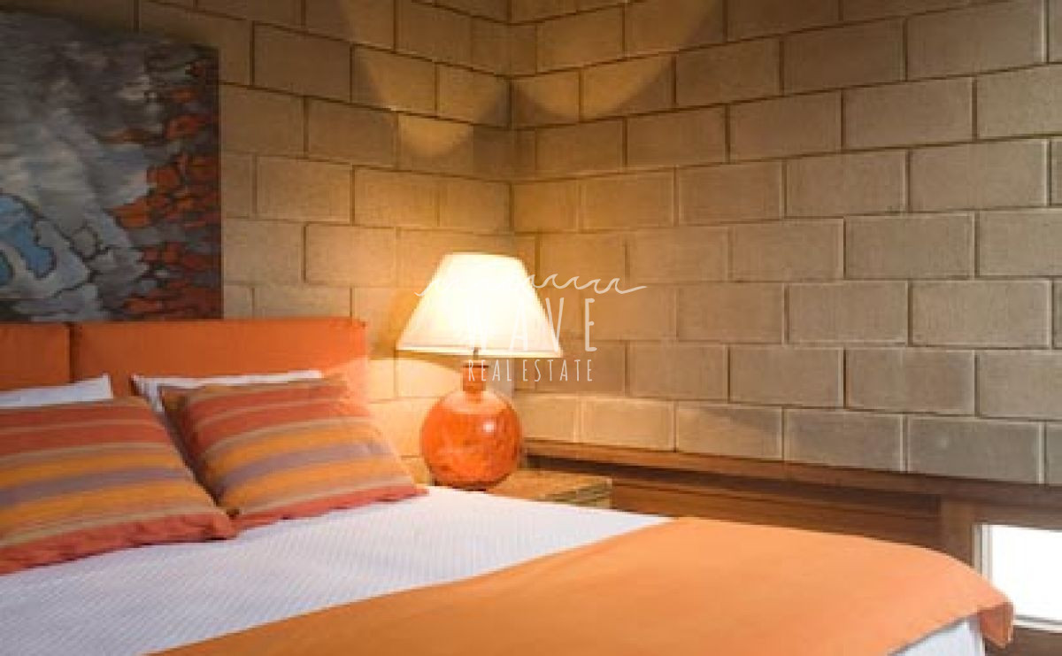 Casa ID.1329 - MODERNA DE LINEAS RECTAS SOBRE EL MAR 