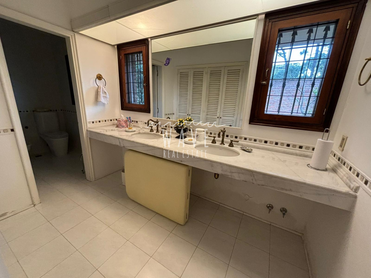 Casa ID.4421 - Venta espectacular Casa de 4 dormitorios en Mansa, Punta del este 
