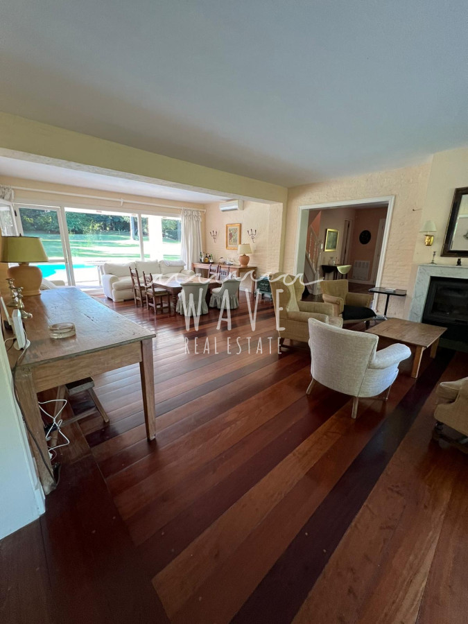 Casa ID.4376 - Alquiler de Verano, Casa con 5 dormitorios en Rincón del indio con piscina 4 mil mts de jardín 