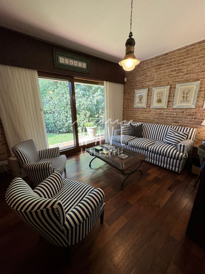 Casa ID.4421 - Venta espectacular Casa de 4 dormitorios en Mansa, Punta del este 