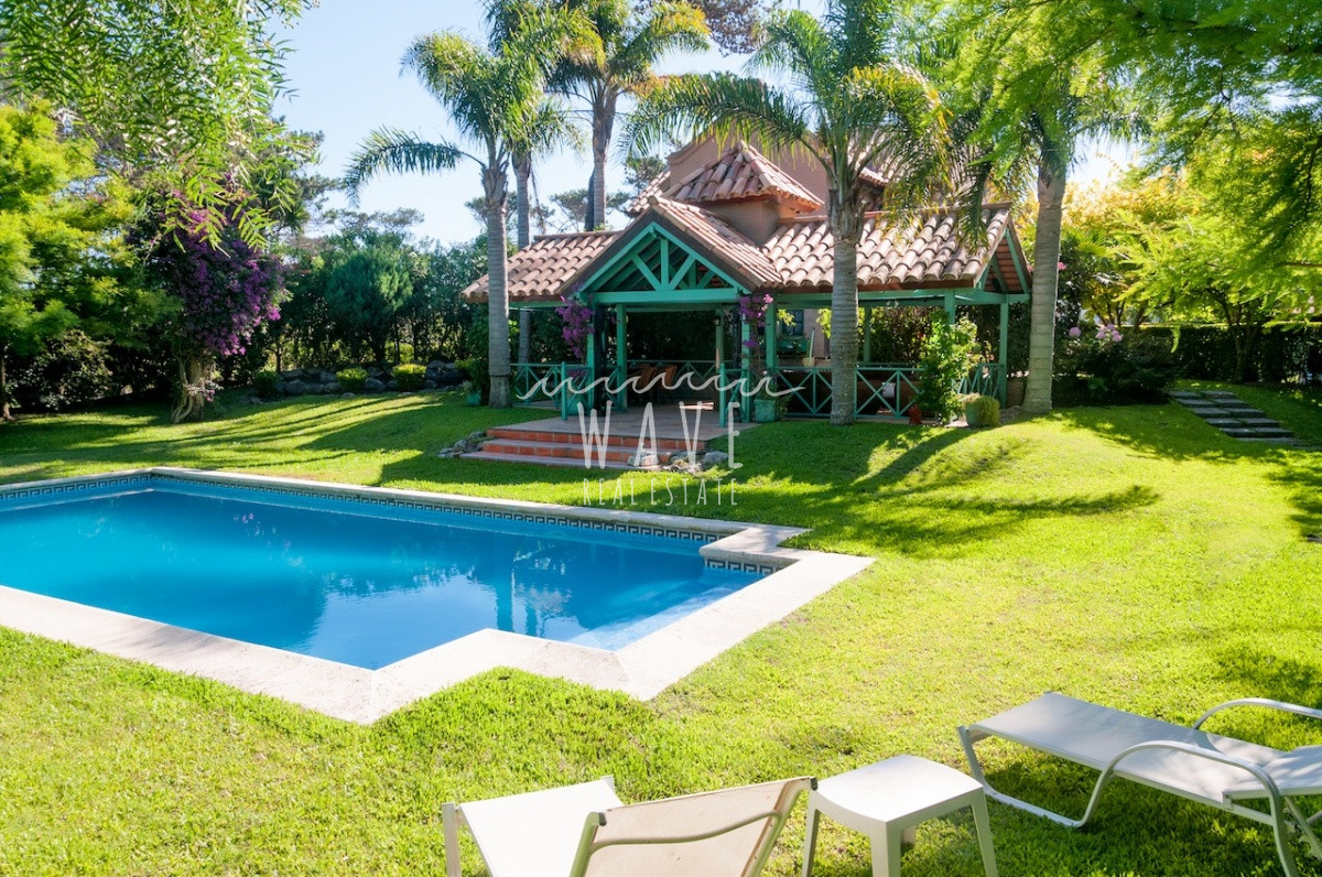 Casa ID.1217 - Alquiler Temporal de Casa de 4 dormitorios, en Montoya, La Barra, Punta del Este.