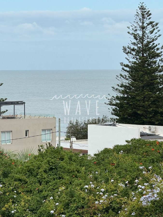 Casa ID.4822 - Venta de casa sobre Ruta 10, La Barra, con 3 dormitorios y 1000 metros de terreno