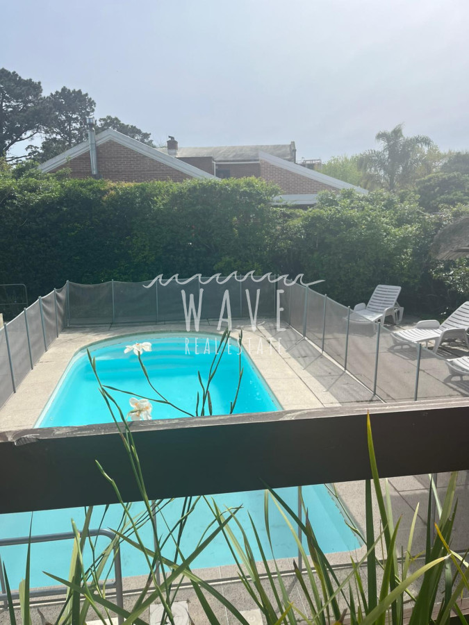 Casa ID.5152 - Alquiler Temporal Casa en Mansa, 3 dormitorios, dependencia de servicio, piscina, jardín.