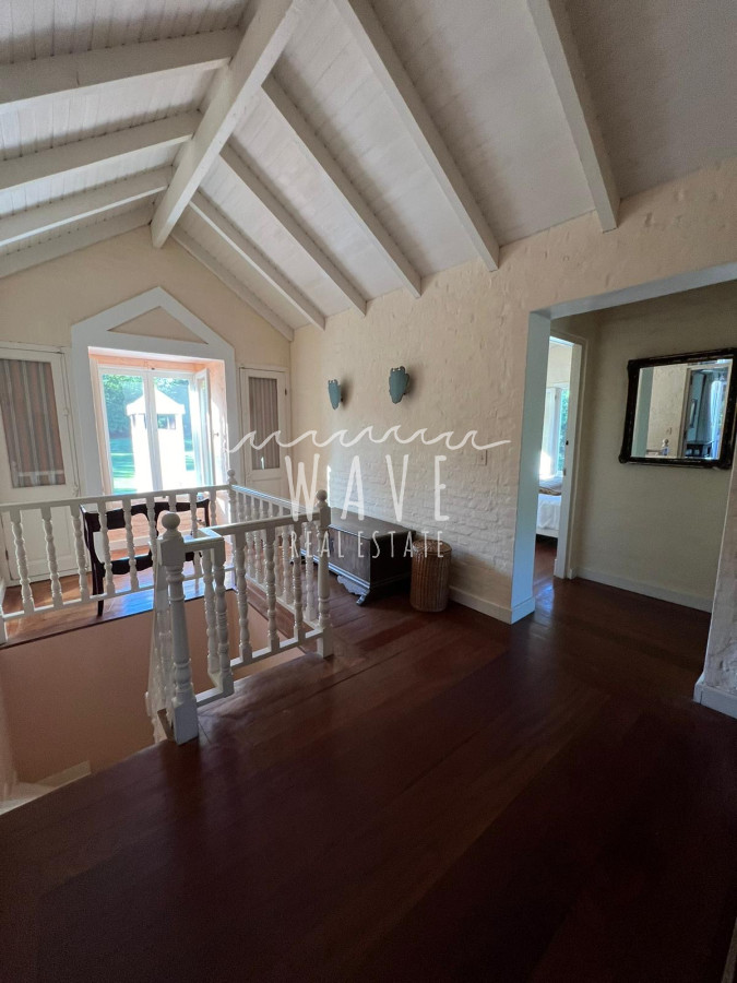 Casa ID.4376 - Alquiler de Verano, Casa con 5 dormitorios en Rincón del indio con piscina 4 mil mts de jardín 