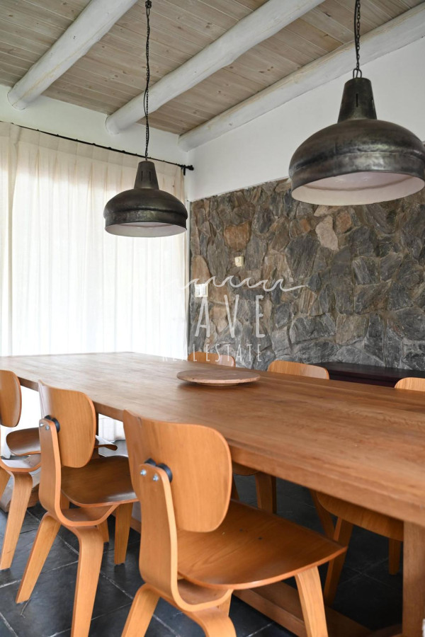 Casa ID.4664 - La Barra, a 5 minutos de todo, en entorno de chacras, 4 dormitorios, piscina, gran jardín.