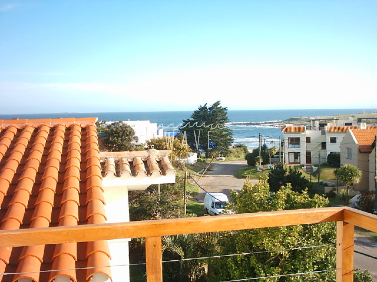 Casa ID.749 - CAPACIDAD Y PRIVACIDAD EN EL CORAZÓN DE LA BARRA