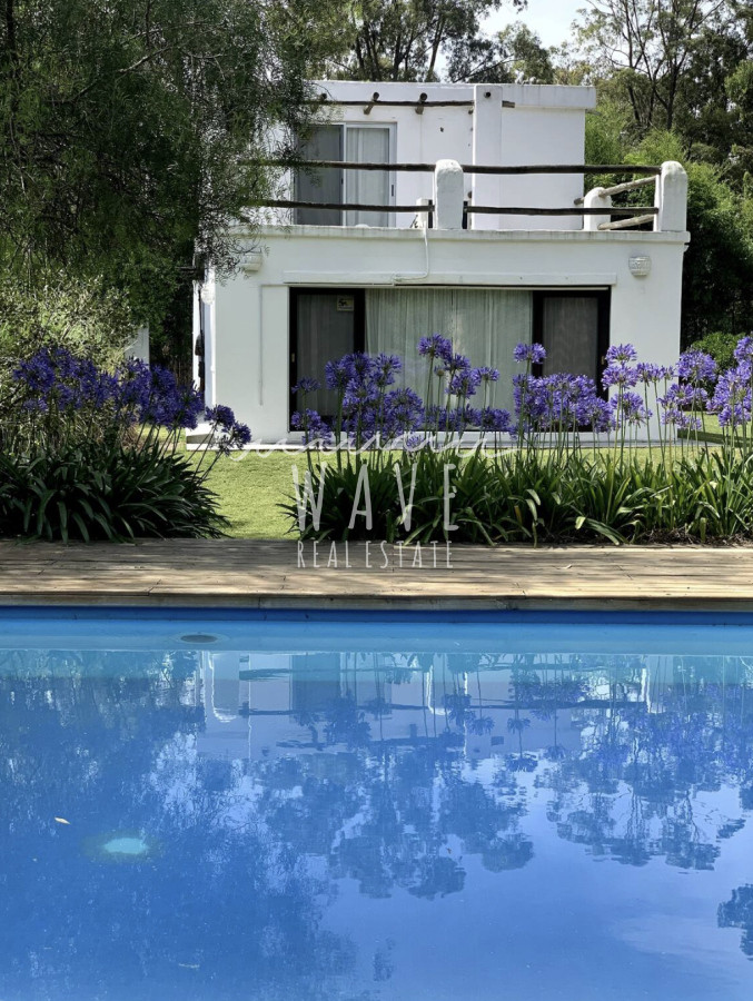 Casa ID.4716 - Venta de casa en El Tesoro,4 dormitorios y piscina.