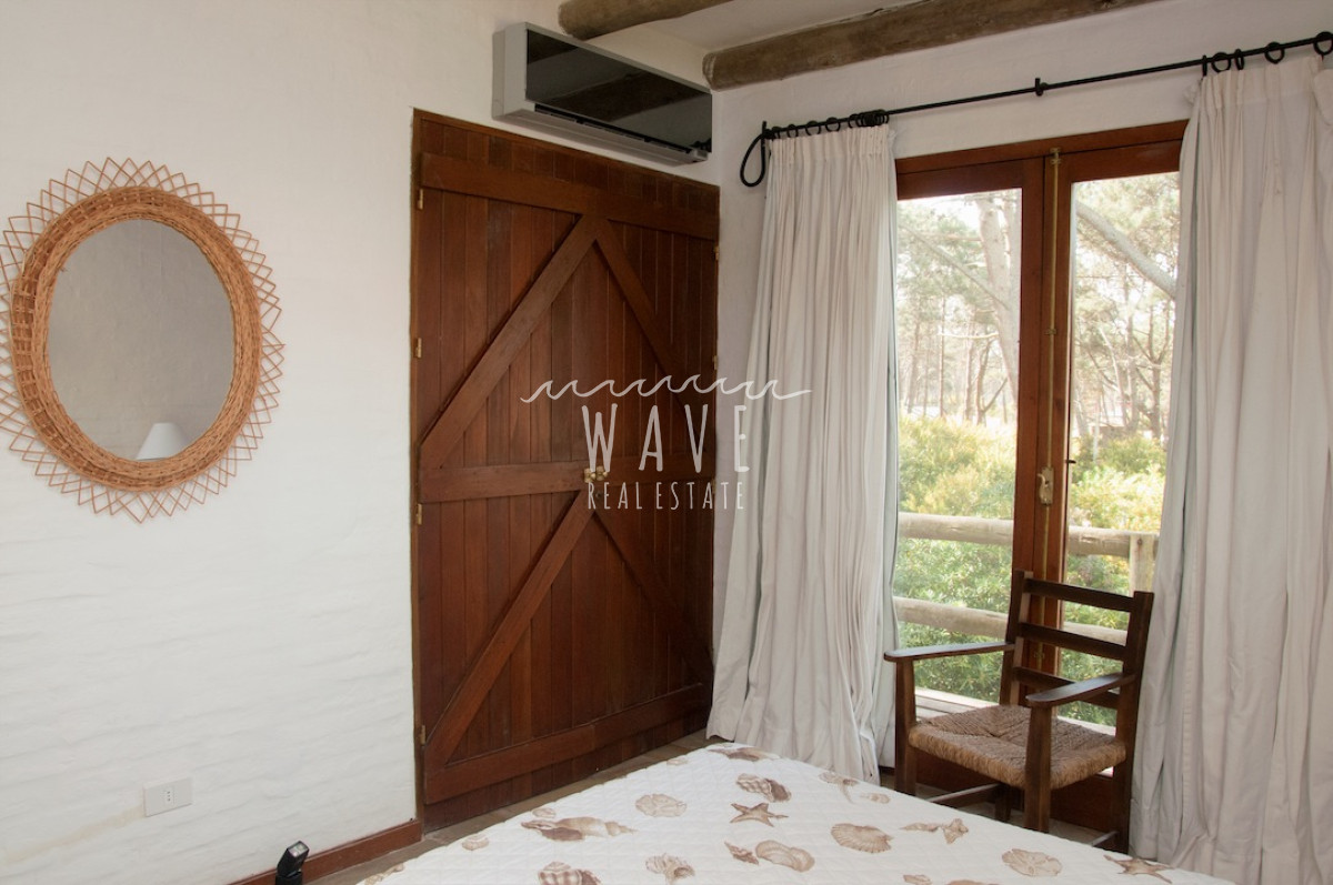 Casa ID.1218 - Alquiler Temporal de Moderna y Confortable casa de 5 dormitorios a pasos del Mar en La Barra, Punta del Este.