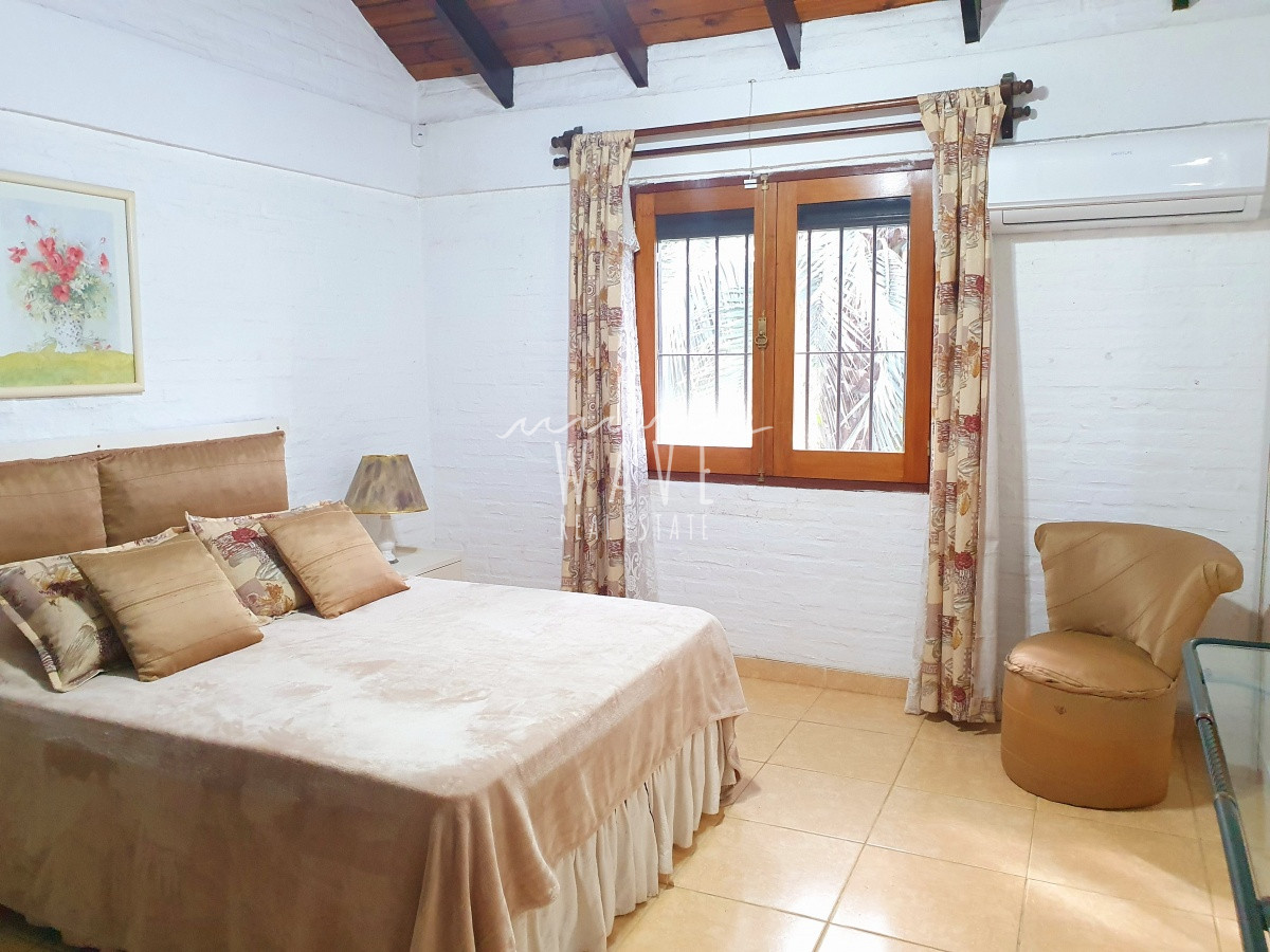 Casa ID.1222 - Venta de casa de 3 dormitorios y servicio en barrio Cantegril, Punta del Este.