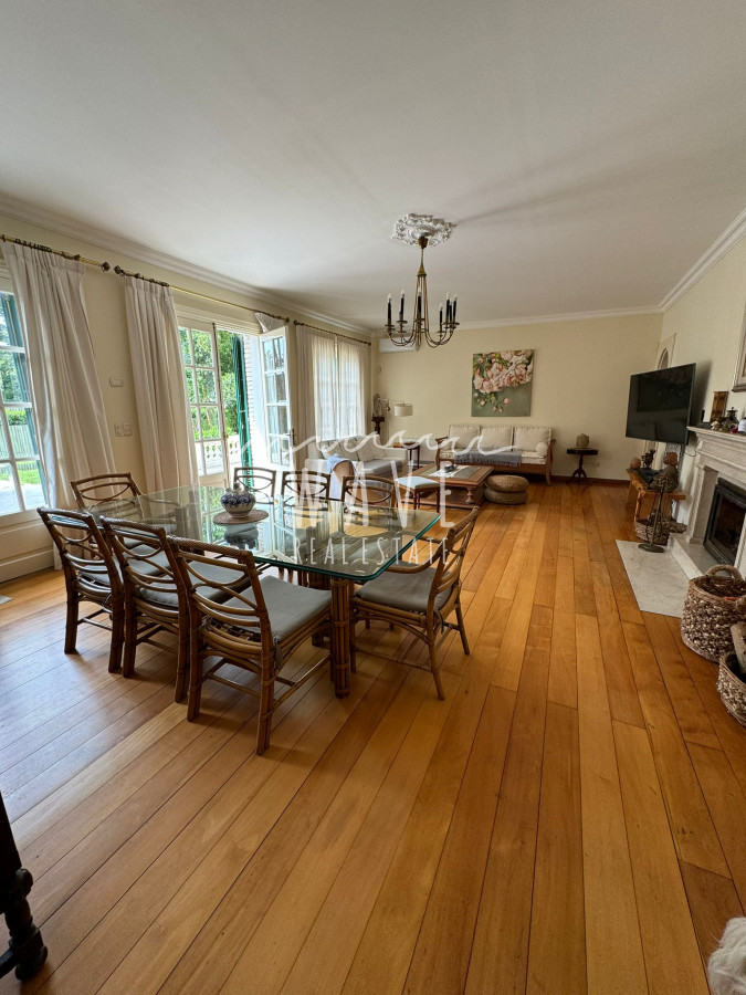 Casa ID.4484 - Brava, zona Torre del Agua, casa de 5 dormitorios y casa de huéspedes, en alquiler de verano