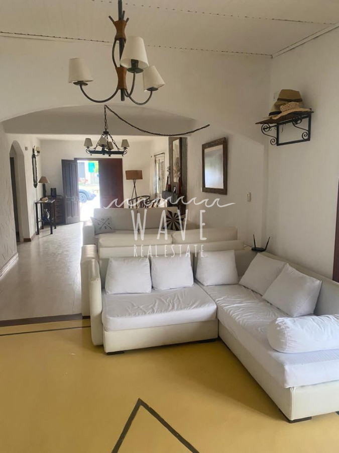 Casa ID.1514 - Manantiales, muy cerca de la playa y a pasos del centro comercial.