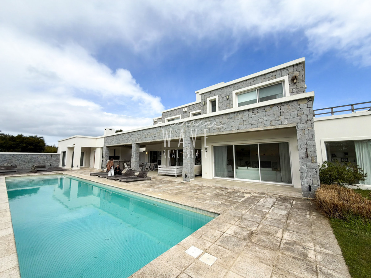 Casa ID.6136 -  Espectacular residencia de 6 suites en Laguna Estates | 5.000 m² de terreno y vista a Laguna Blanca