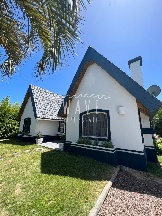 Casa ID.892 - Casa en Alquiler temporal , con 2 dormitorios en La Barra , además jardín y parrillero 