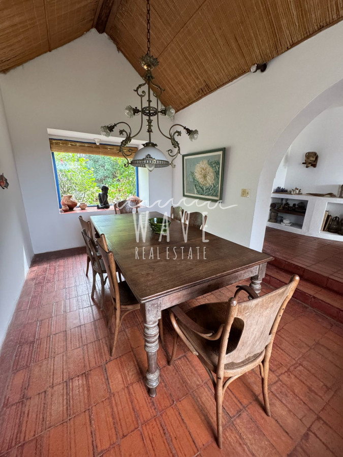 Casa ID.4822 - Venta de casa sobre Ruta 10, La Barra, con 3 dormitorios y 1000 metros de terreno