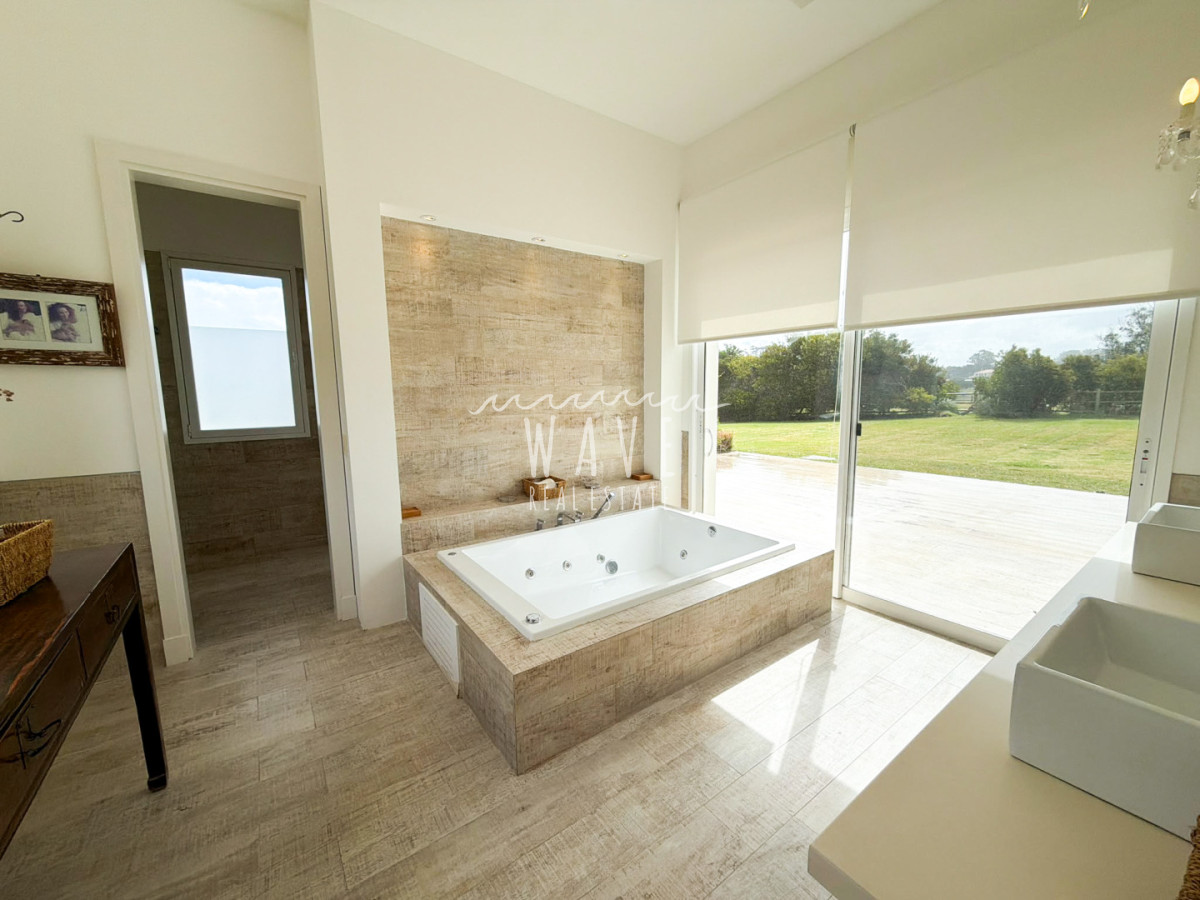 Casa ID.6136 -  Espectacular residencia de 6 suites en Laguna Estates | 5.000 m² de terreno y vista a Laguna Blanca