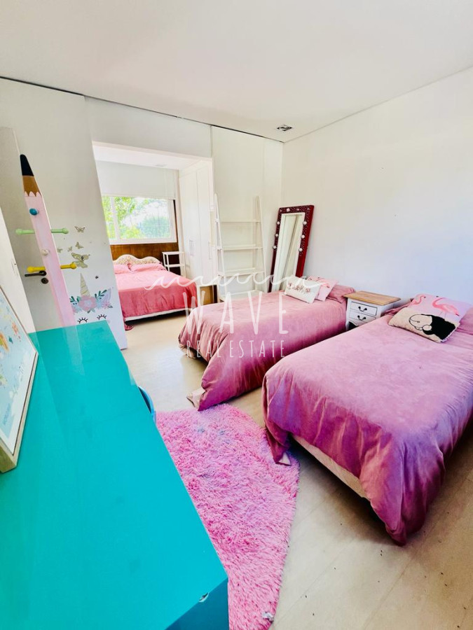 Casa ID.3971 - Venta de casa en Barrio Privado 400 m2 construidos. 