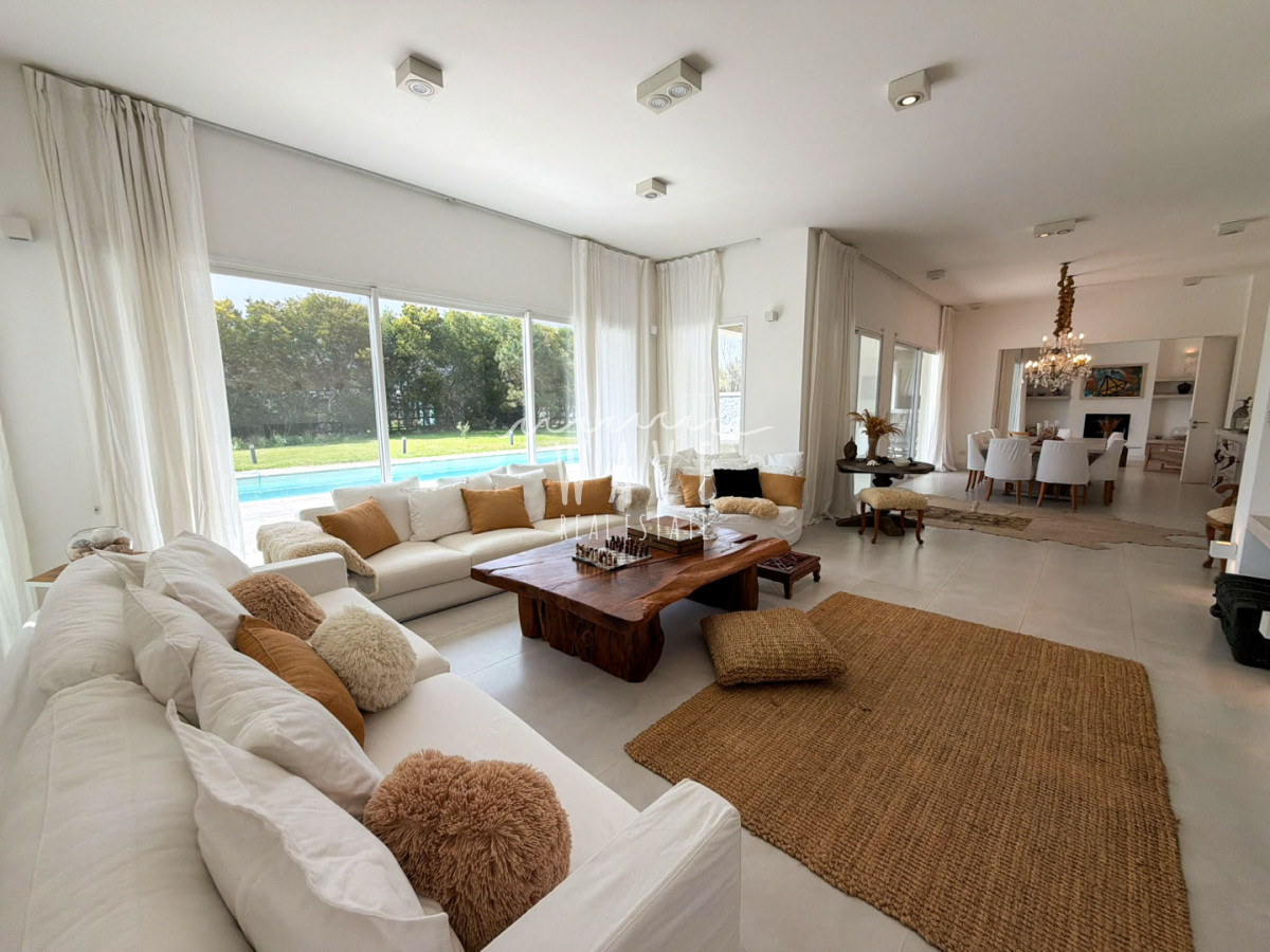 Casa ID.6136 -  Espectacular residencia de 6 suites en Laguna Estates | 5.000 m² de terreno y vista a Laguna Blanca