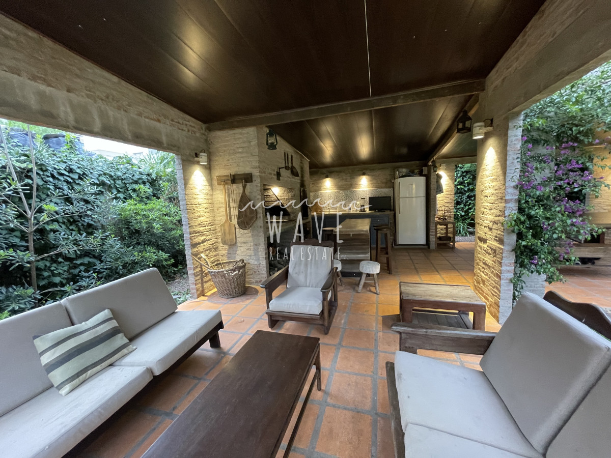 Casa ID.5057 - Hermoso chalet en playa mansa en alquiler de temporada 