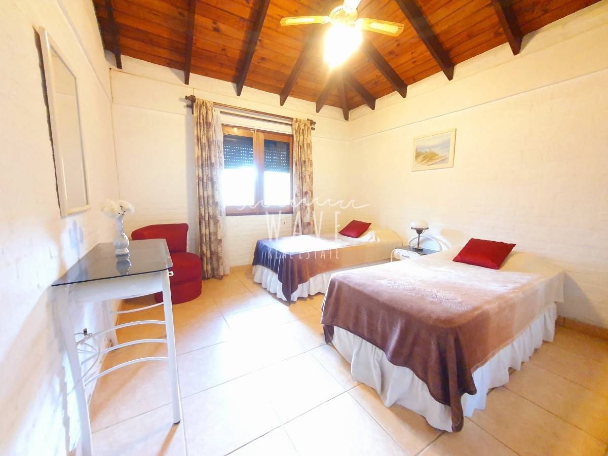Casa ID.1222 - Venta de casa de 3 dormitorios y servicio en barrio Cantegril, Punta del Este.