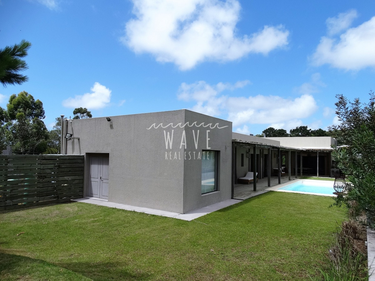 Casa ID.872 - CONFORTABLE CASA EN BARRIO CON SEGURIDAD A METROS DEL MAR. 