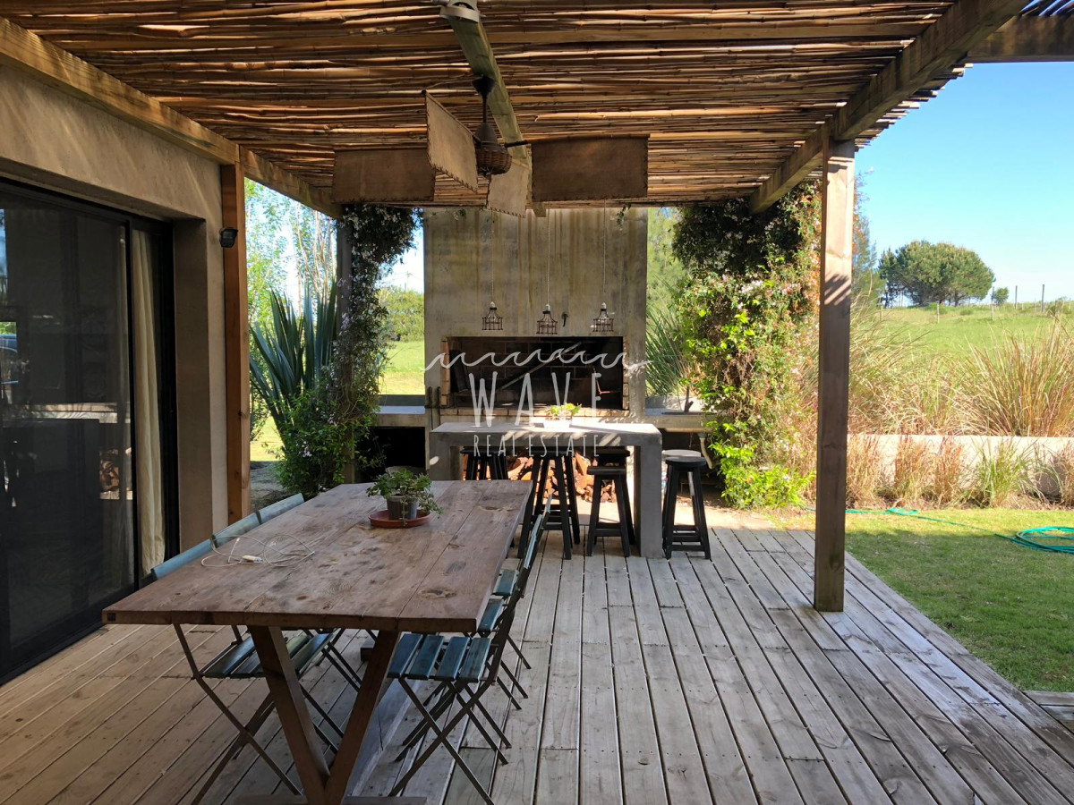 Casa ID.872 - CONFORTABLE CASA EN BARRIO CON SEGURIDAD A METROS DEL MAR. 