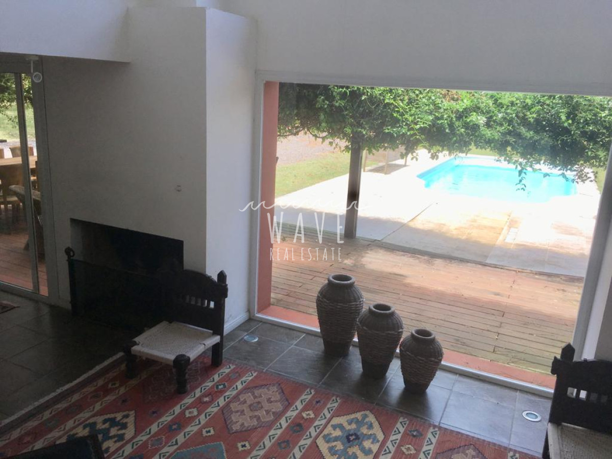 Casa ID.991 - Manantiales, Laguna Blanca, 5 dormitorios y dependencia.