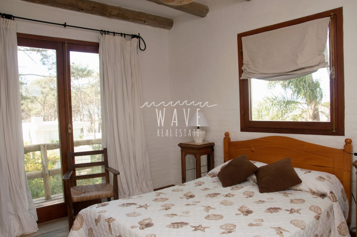 Casa ID.1218 - Alquiler Temporal de Moderna y Confortable casa de 5 dormitorios a pasos del Mar en La Barra, Punta del Este.