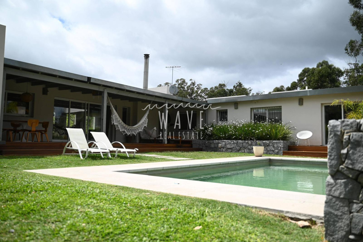 Casa ID.4664 - La Barra, a 5 minutos de todo, en entorno de chacras, 4 dormitorios, piscina, gran jardín.