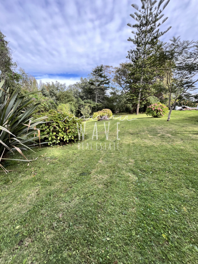 Casa ID.5473 - Venta de casa de 5 dormitorios en El Golf, Punta del Este