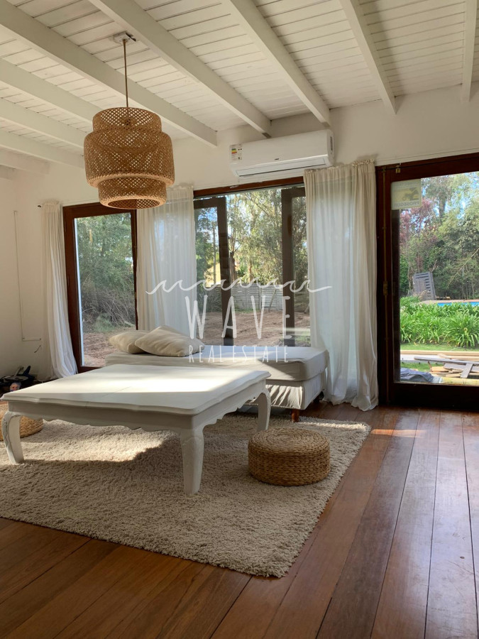 Casa ID.4716 - Venta de casa en El Tesoro,4 dormitorios y piscina.