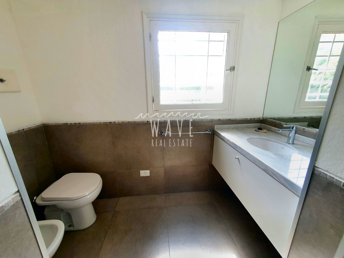 Casa ID.1391 - VENTA Y ALQUILER DE CASA DE 3 DORMITORIOS, 2 SUITES Y 3 BAÑOS EN LA BARRA