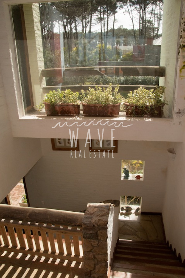 Casa ID.1218 - Alquiler Temporal de Moderna y Confortable casa de 5 dormitorios a pasos del Mar en La Barra, Punta del Este.