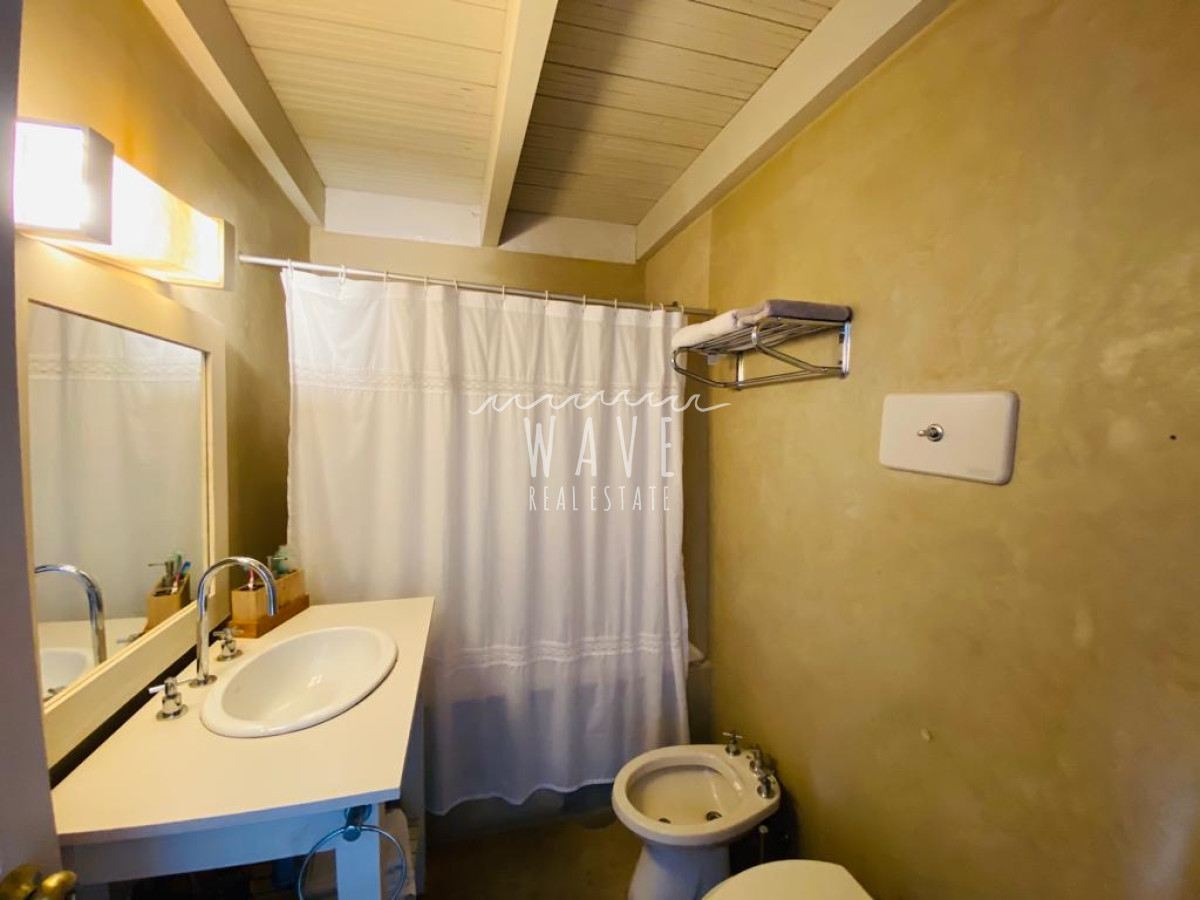 Casa ID.1688 - Venta de Espectacular Casa en Venta San Rafael casi Golf 3 suites más dependencia y piscina