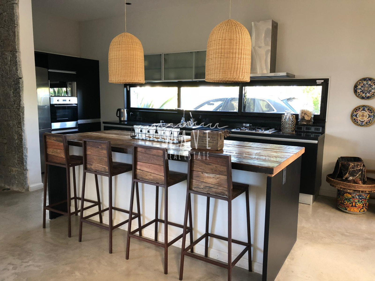 Casa ID.872 - CONFORTABLE CASA EN BARRIO CON SEGURIDAD A METROS DEL MAR. 