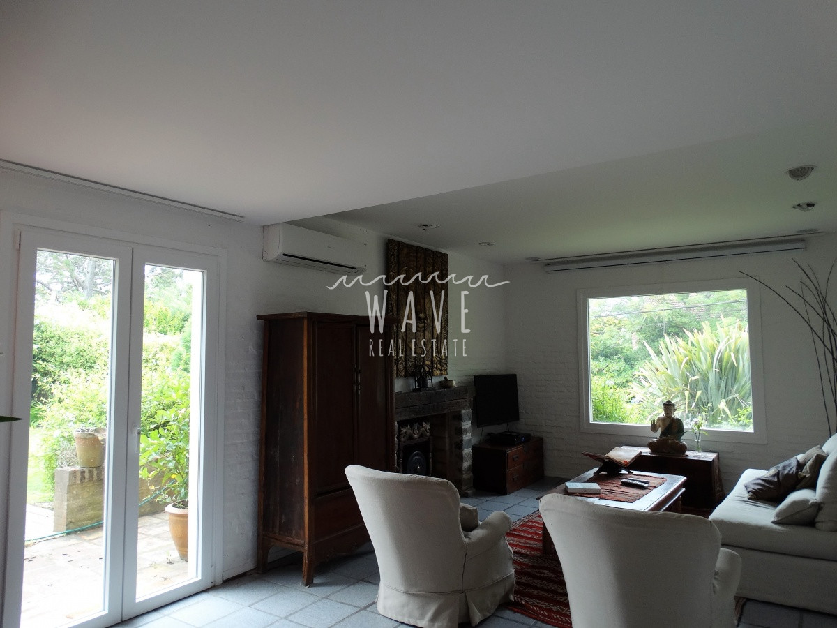 Casa ID.885 - VENTA DE CASA DE 4 DORMITORIOS CON PISCINA EN LA BARRA, PUNTA DEL ESTE.