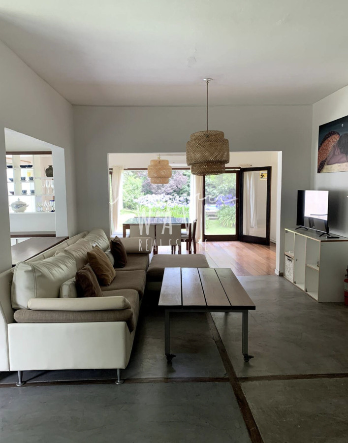 Casa ID.4716 - Venta de casa en El Tesoro,4 dormitorios y piscina.