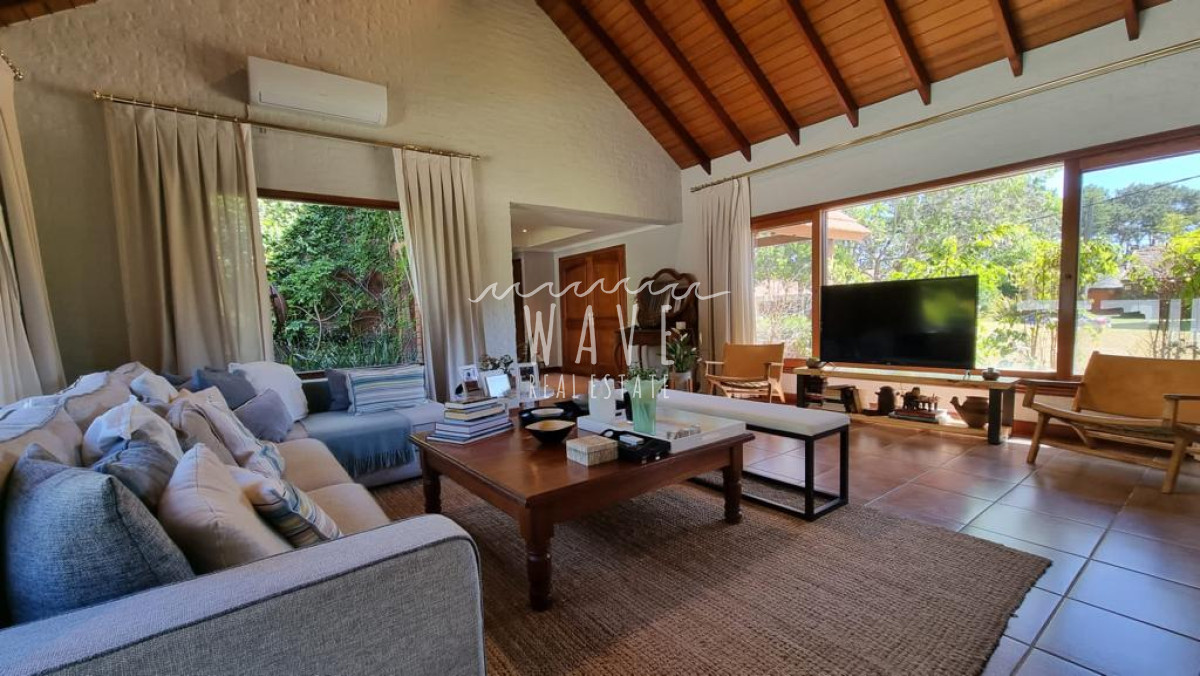 Casa ID.1500 - Exclusiva casa en Beverly Hills. 4 dormitorios. Piscina.