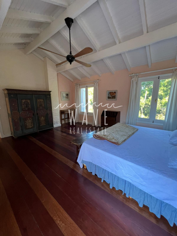 Casa ID.4376 - Alquiler de Verano, Casa con 5 dormitorios en Rincón del indio con piscina 4 mil mts de jardín 