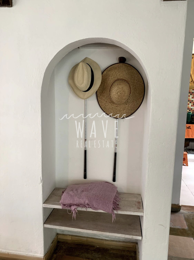 Casa ID.4716 - Venta de casa en El Tesoro,4 dormitorios y piscina.