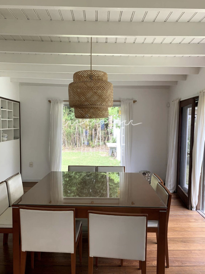 Casa ID.4716 - Venta de casa en El Tesoro,4 dormitorios y piscina.