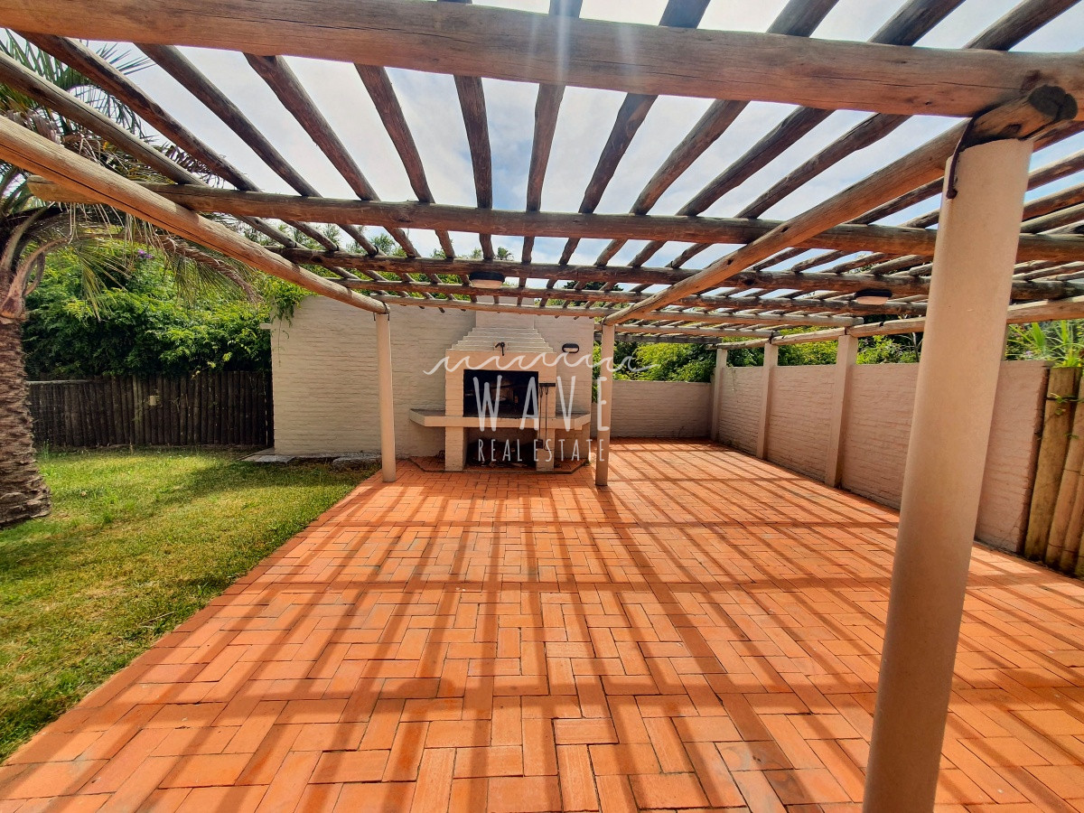 Casa ID.1391 - VENTA Y ALQUILER DE CASA DE 3 DORMITORIOS, 2 SUITES Y 3 BAÑOS EN LA BARRA