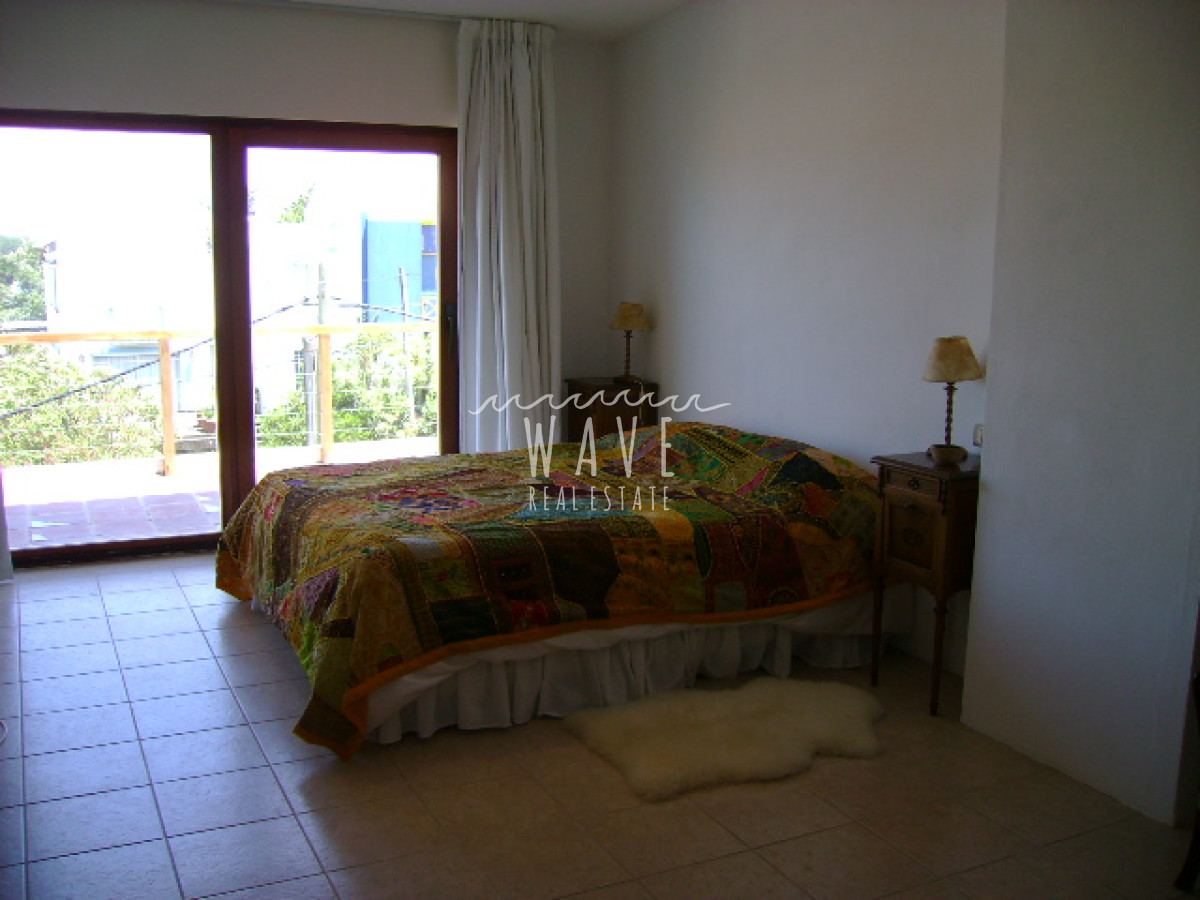 Casa ID.749 - CAPACIDAD Y PRIVACIDAD EN EL CORAZÓN DE LA BARRA