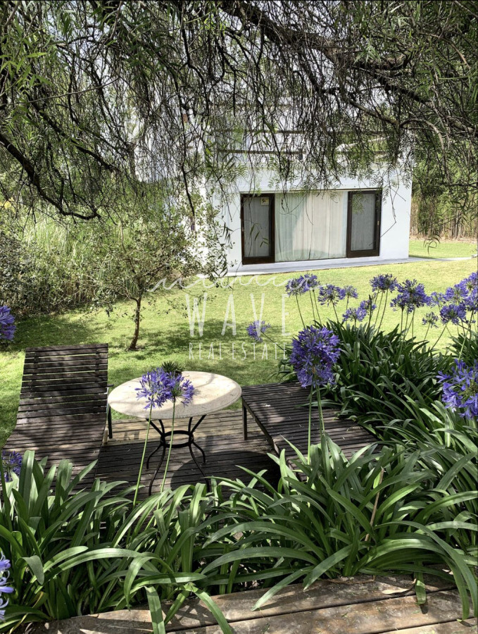 Casa ID.4716 - Venta de casa en El Tesoro,4 dormitorios y piscina.