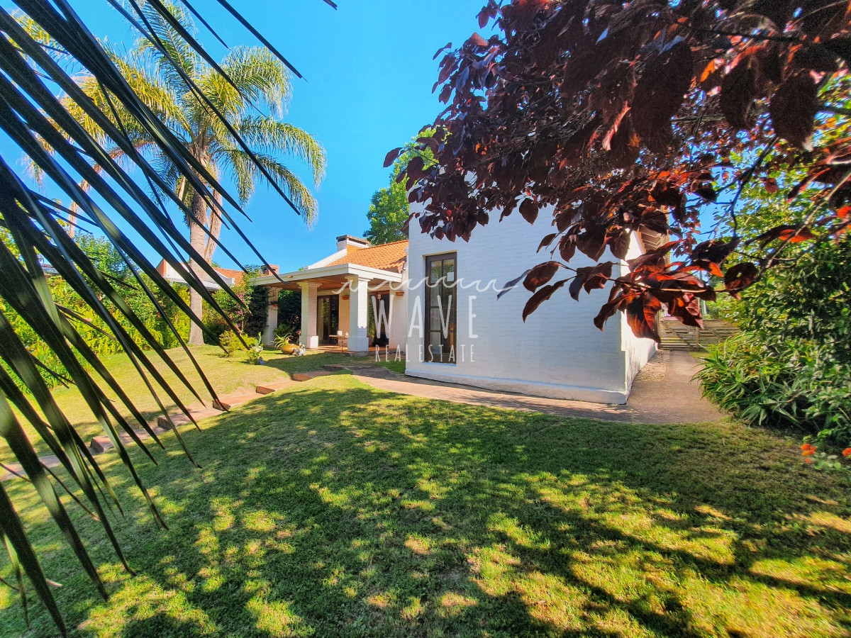 Casa ID.1489 - Venta de Casa de 3 dormitorios en Jardines de Córdoba, Punta del Este.