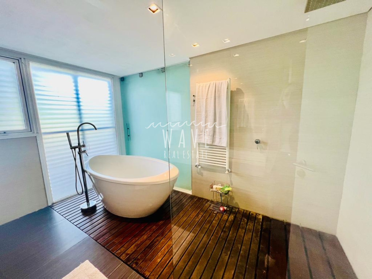 Casa ID.3971 - Venta de casa en Barrio Privado 400 m2 construidos. 