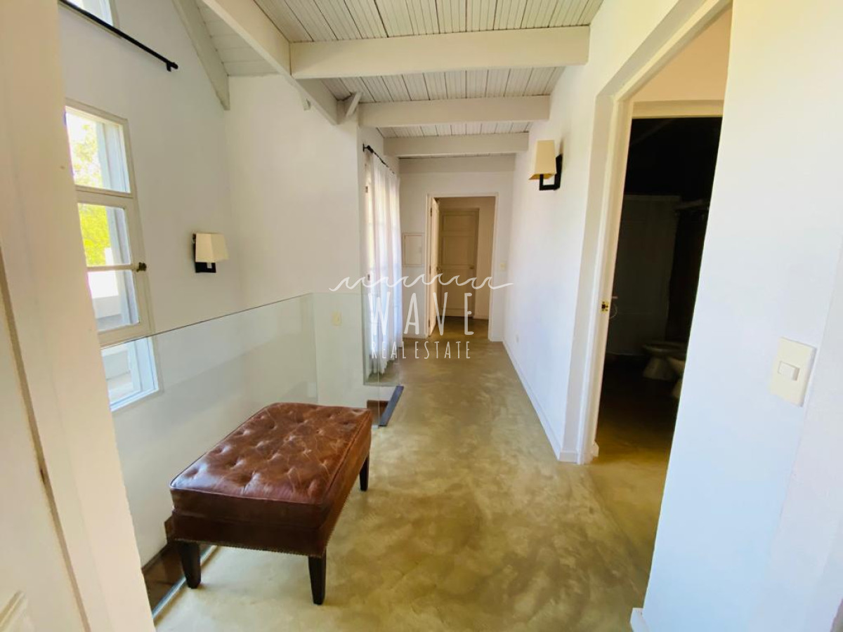 Casa ID.1688 - Venta de Espectacular Casa en Venta San Rafael casi Golf 3 suites más dependencia y piscina